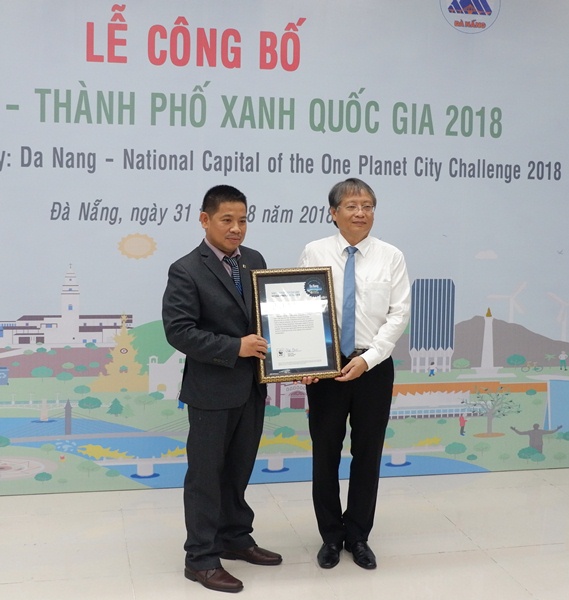 Phó Chủ tịch UBND thành phố Nguyễn Ngọc Tuấn nhận danh hiệu Thành phố xanh Quốc gia năm 2018 cho thành phố Đà Nẵng
